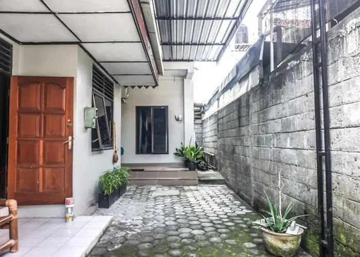 RedDoorz Syariah At Berlian Homestay Wirobrajan Yogyakarta